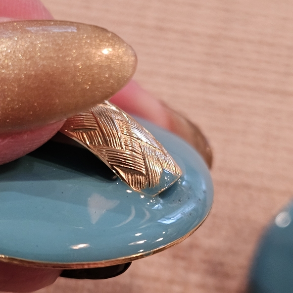 Vintage 1980s Tiffany blue enamel button earrings w/goldtone basket weave - Picture 7 of 8